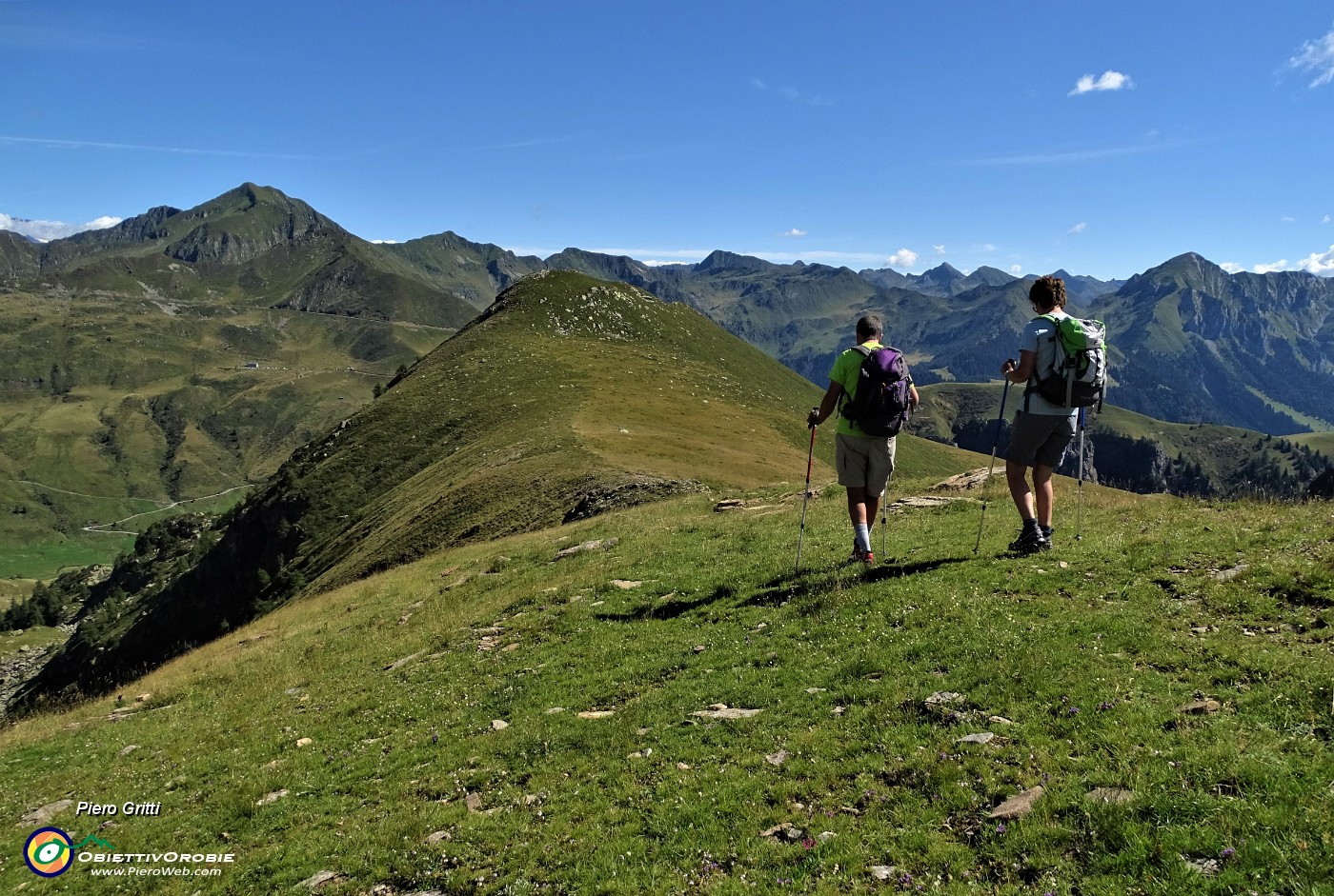 45 Ci abbassiamo  per poi salire la cima del Mincucco.JPG
